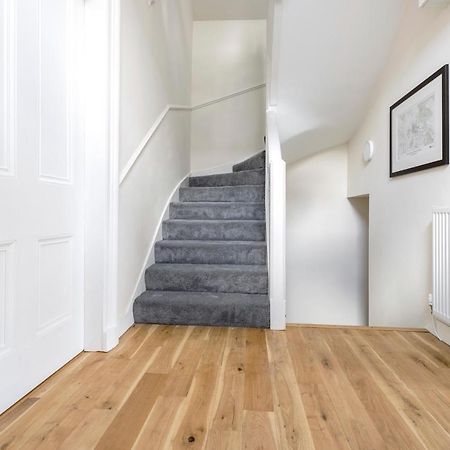 2 Bedroom Apartment On Peebles High Street Екстериор снимка