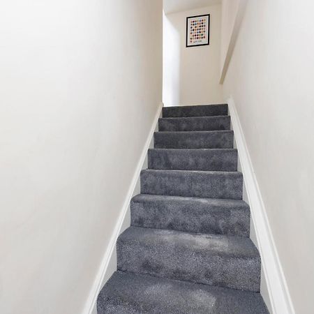 2 Bedroom Apartment On Peebles High Street Екстериор снимка