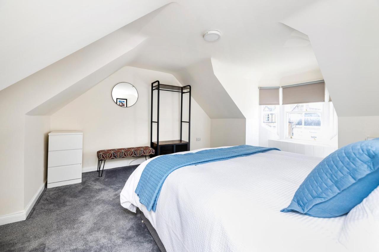 2 Bedroom Apartment On Peebles High Street Екстериор снимка