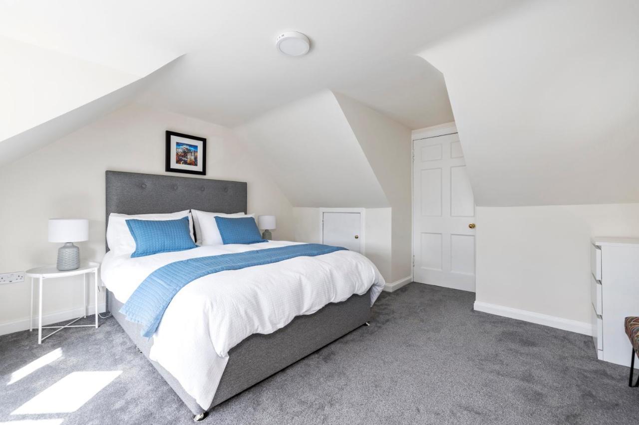 2 Bedroom Apartment On Peebles High Street Екстериор снимка