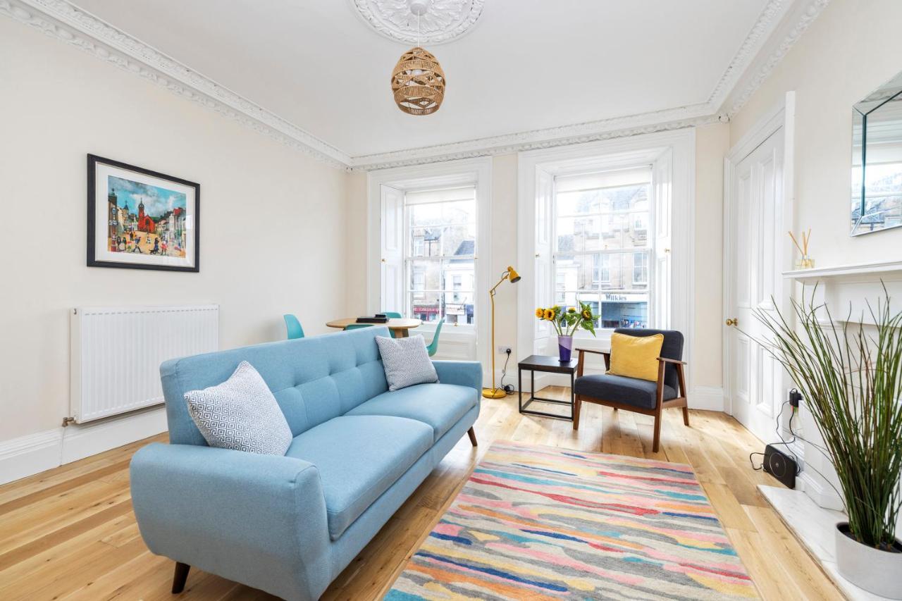 2 Bedroom Apartment On Peebles High Street Екстериор снимка