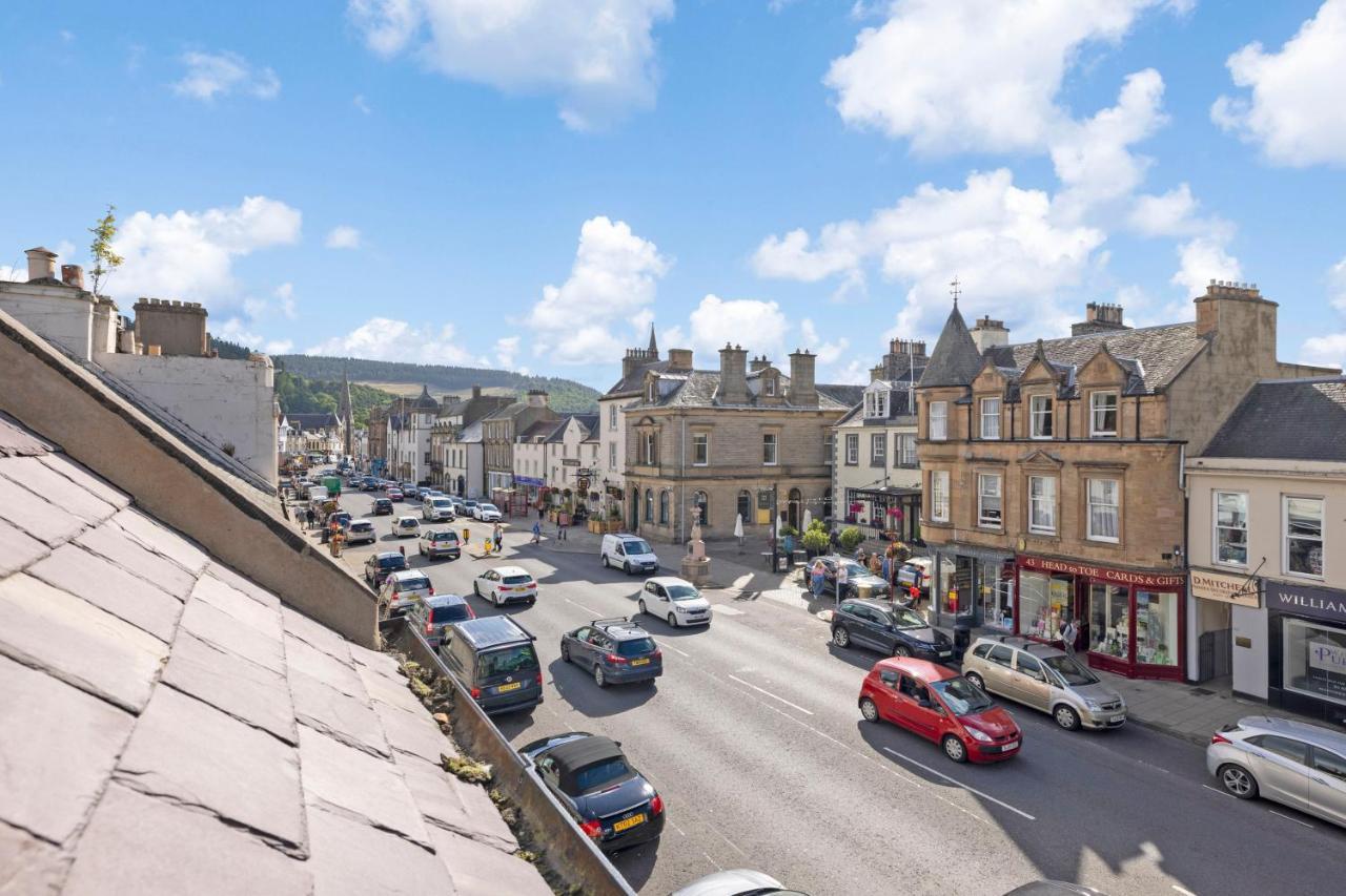 2 Bedroom Apartment On Peebles High Street Екстериор снимка
