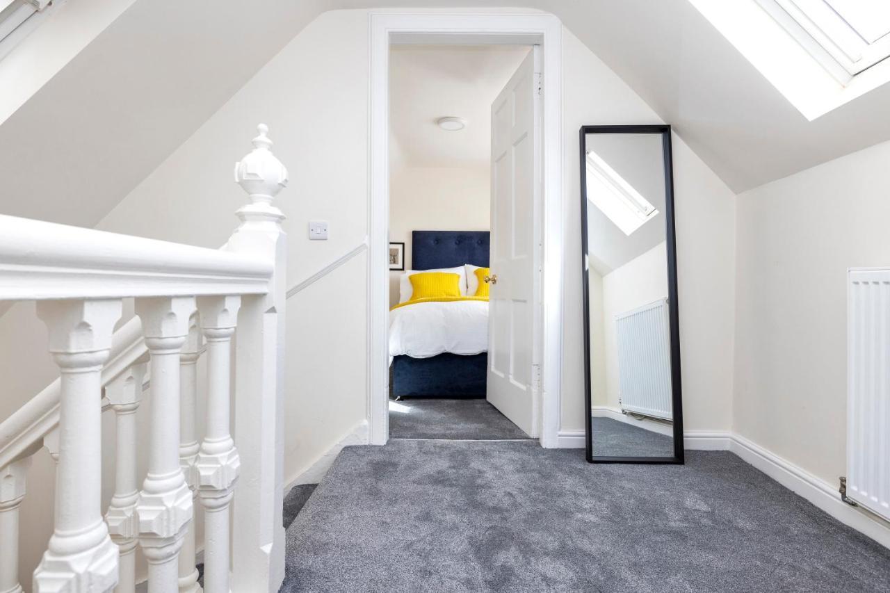 2 Bedroom Apartment On Peebles High Street Екстериор снимка